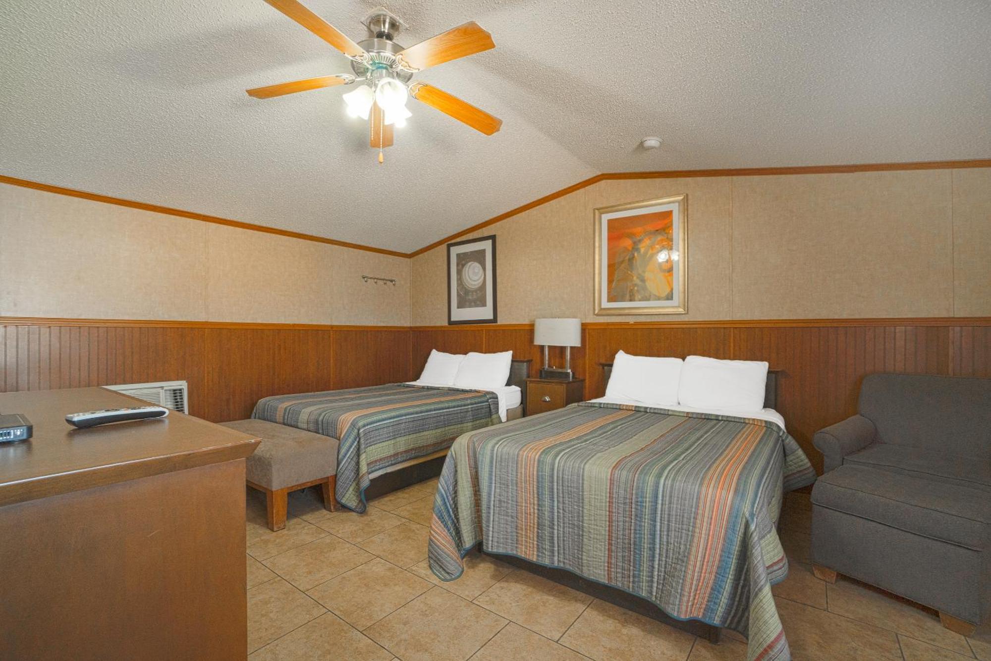 Grand Eagle Ford Lodge & Rv Park Nixon Exterior photo