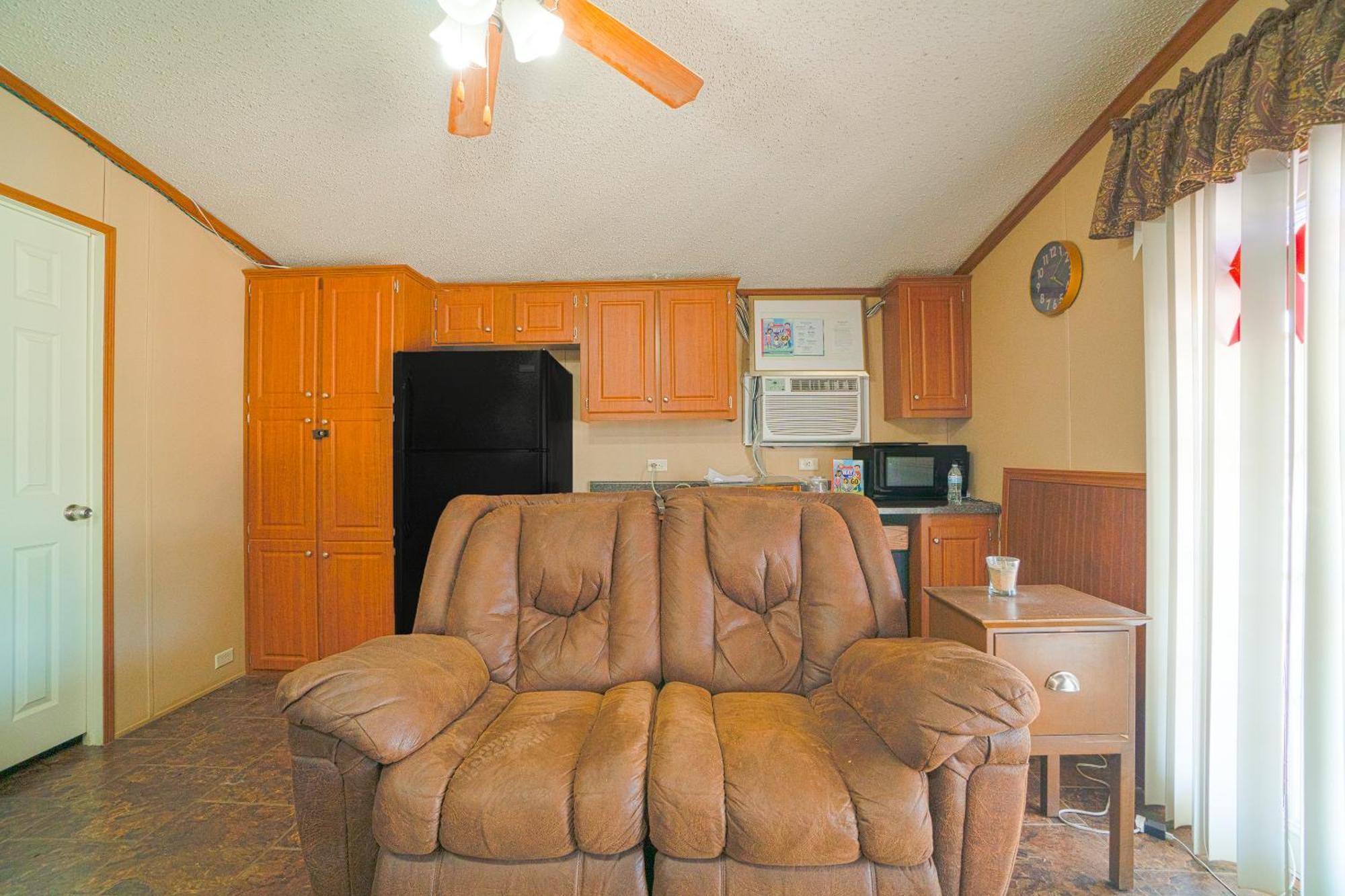 Grand Eagle Ford Lodge & Rv Park Nixon Exterior photo